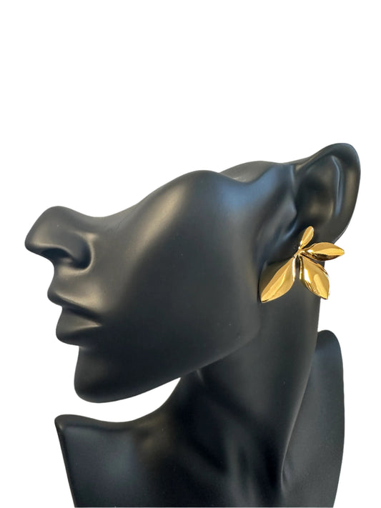 A stylish black headpiece embellished with a gold leaf, combining modern aesthetics with classic elegance.